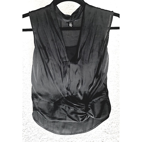 Kenneth Cole Tops - KENNETH COLE - Silky Soft Black Satin Sleeveless Top​🖤 (Medium) **LIKE NEW!!!🎁**